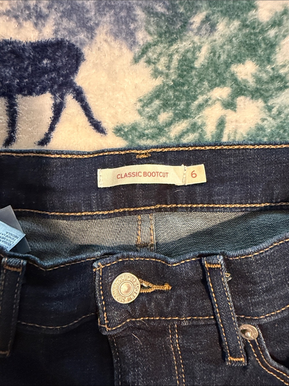 Levi's Women's Indigo Boot-Cut Jeans - Picture 2 of 3
